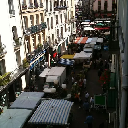 De La Barre *
