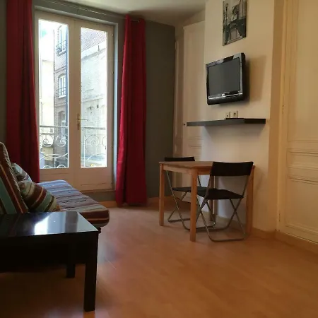 De La Barre Daire *